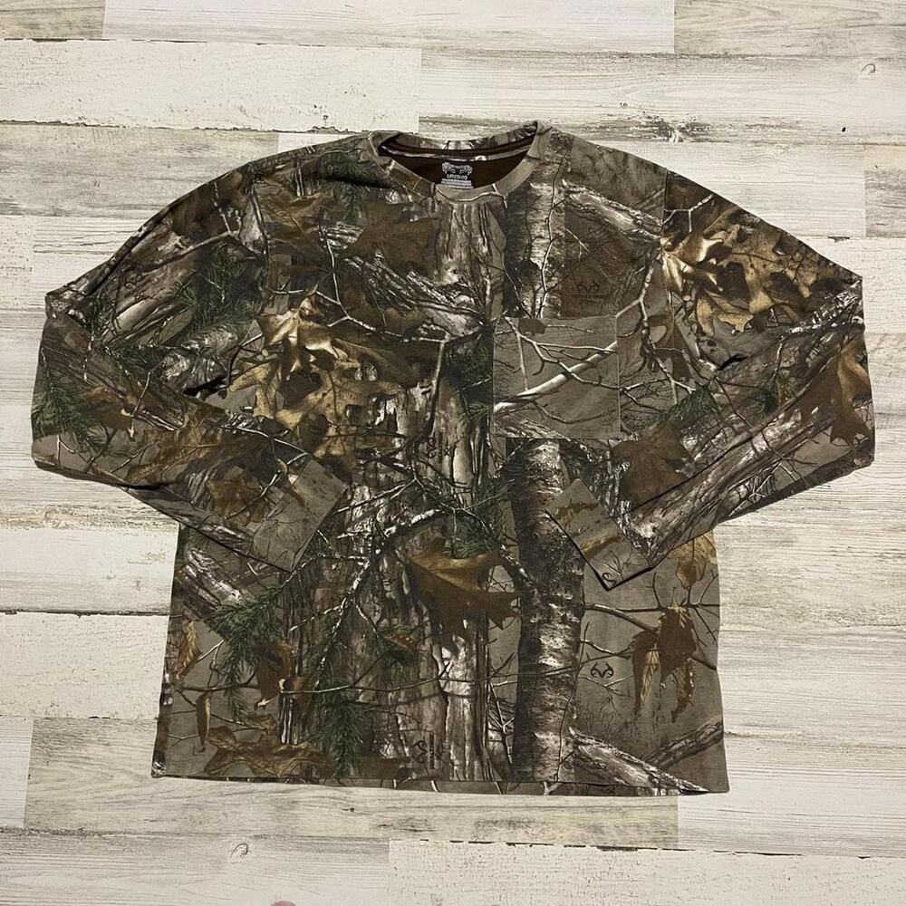 Essential Camouflage Realtree Longsleeve Pocket T-Shirt L